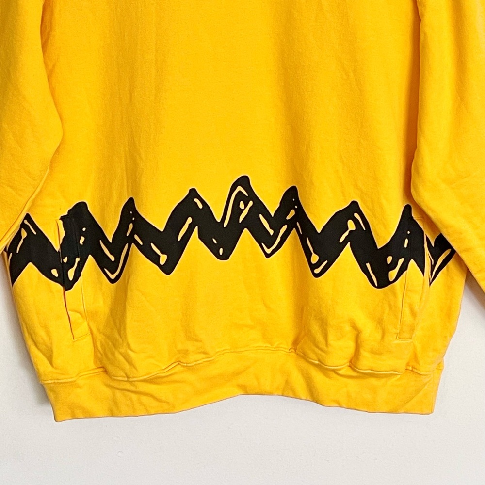 Cedar Fair Peanuts Charlie Brown Yellow Black Hoodie Adult size XL - Picture 4 of 10